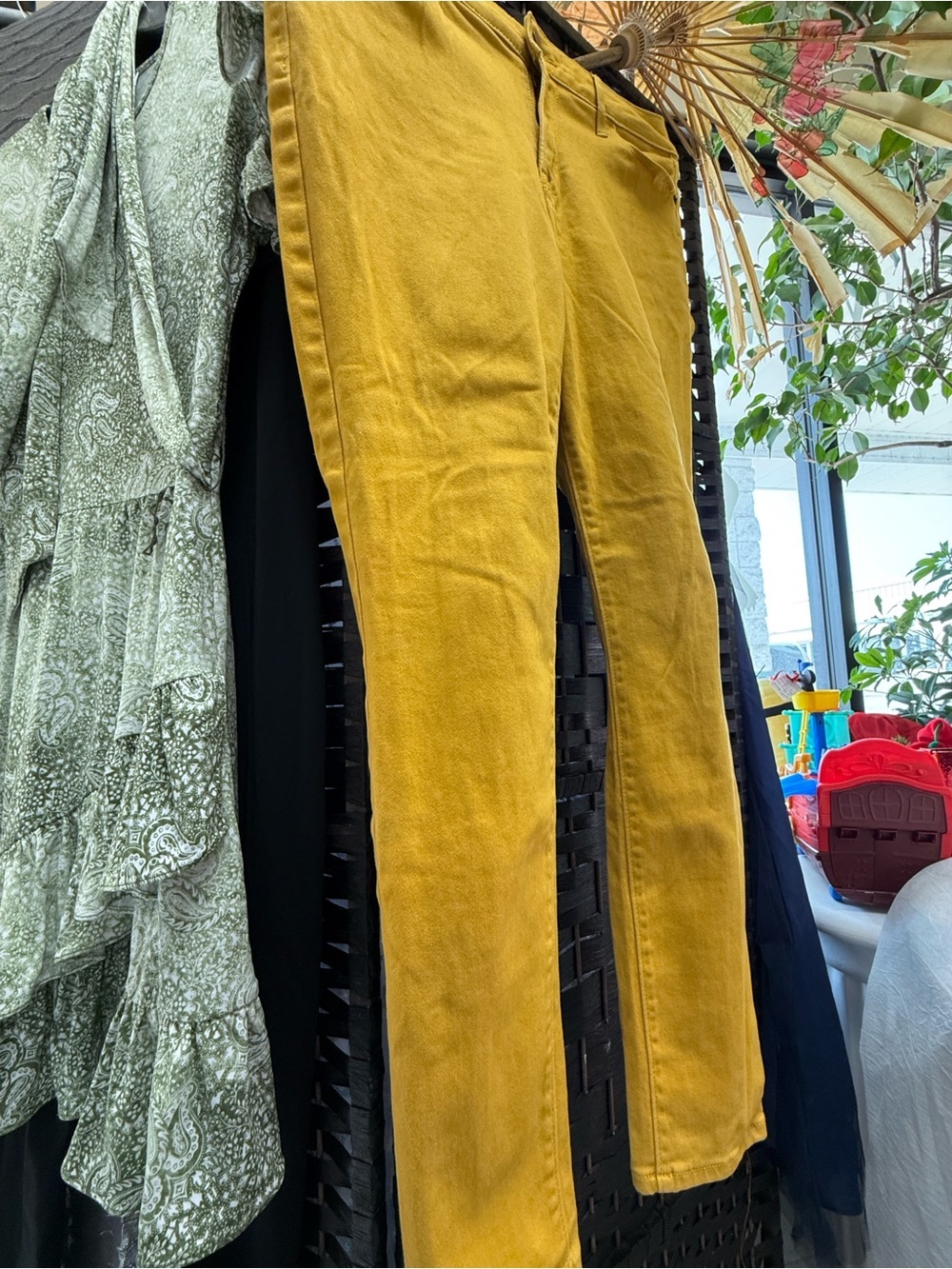Old Navy Women’s Mustard Skinny Jeans - Picture 7 of 9